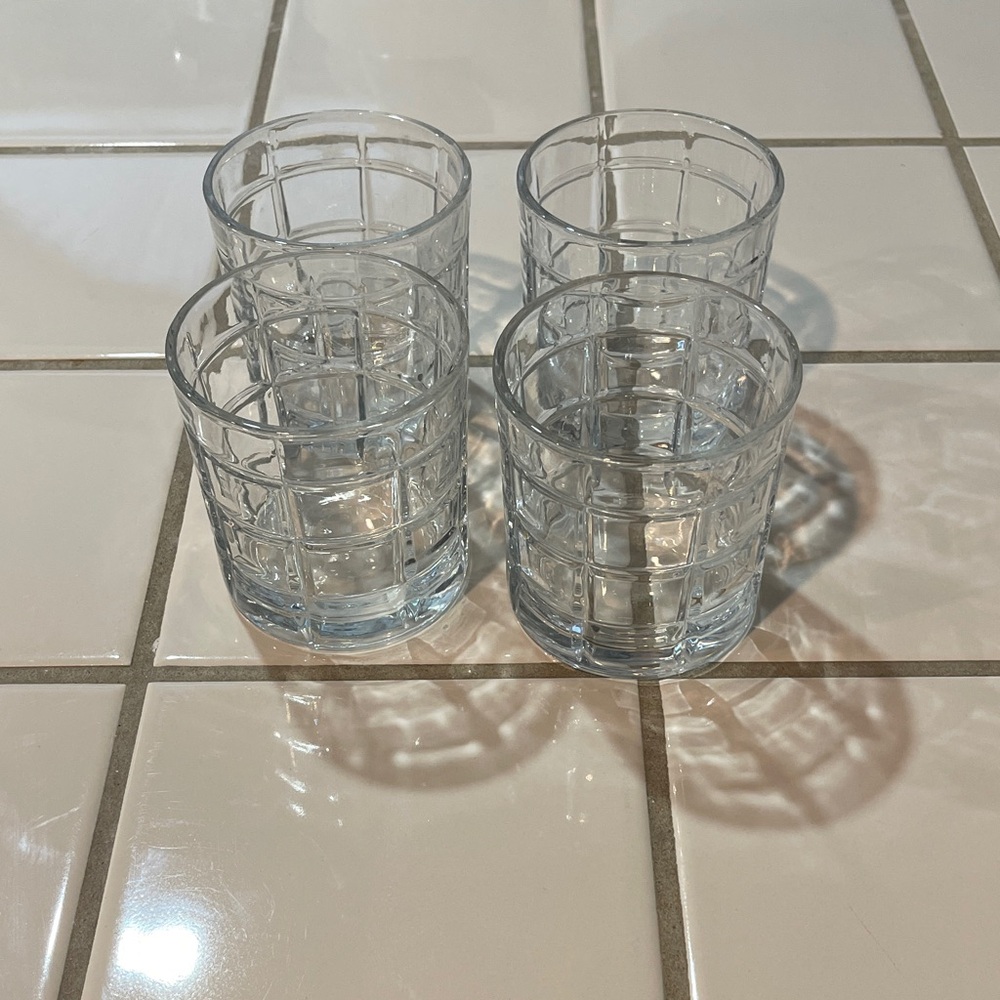 Elegant Clear Glass Tumbler Set